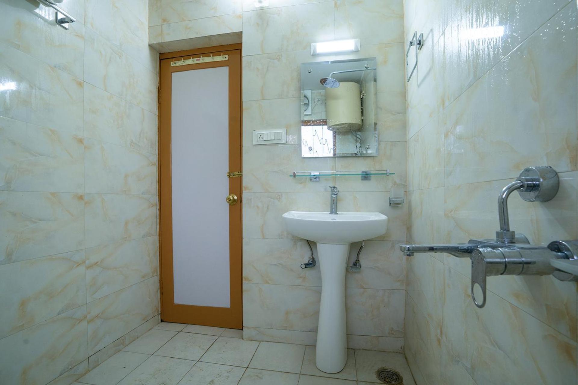Stayvista At Pinewood Villa - Pet Friendly Villa With Lawn & Pool Table Srinagar  Exterior photo