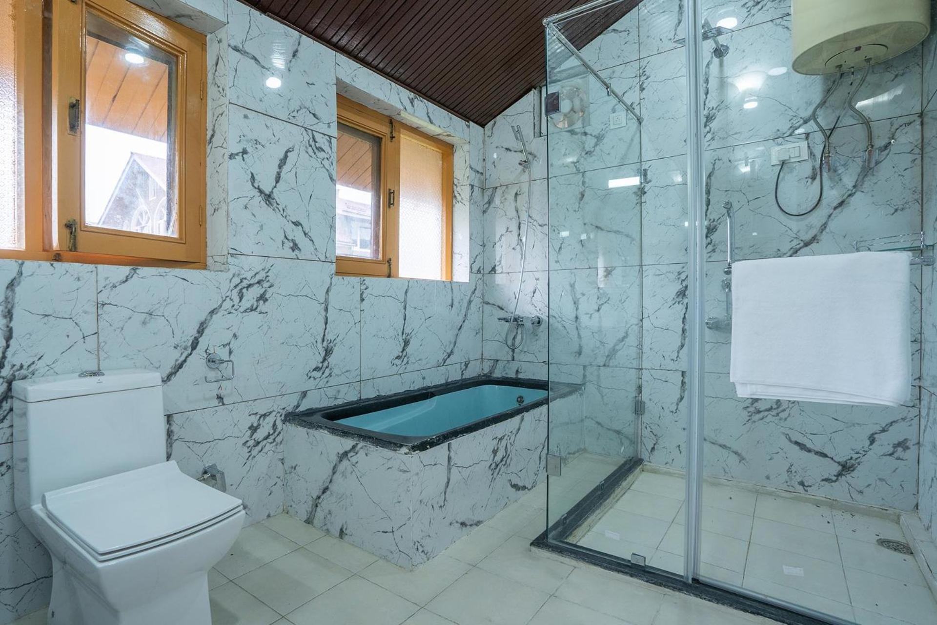 Stayvista At Pinewood Villa - Pet Friendly Villa With Lawn & Pool Table Srinagar  Exterior photo