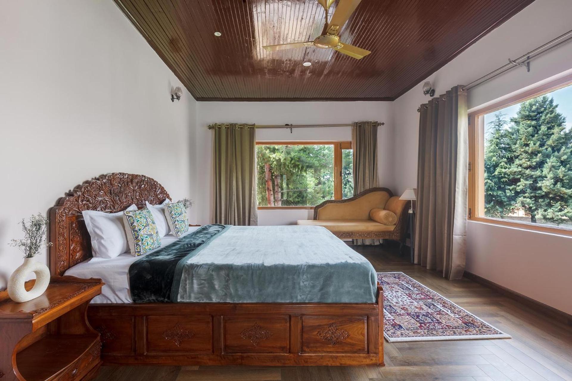 Stayvista At Pinewood Villa - Pet Friendly Villa With Lawn & Pool Table Srinagar  Exterior photo