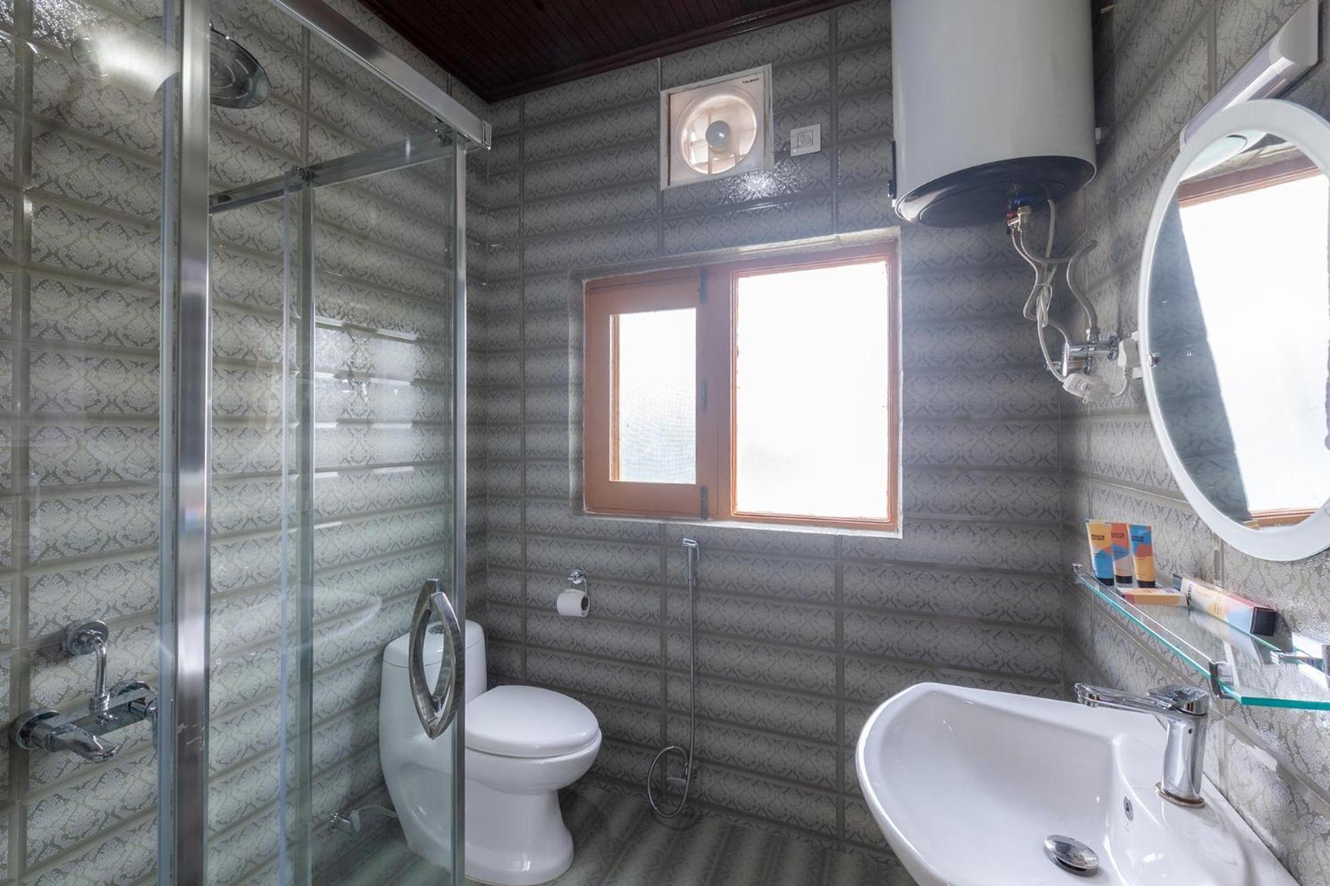 Stayvista At Pinewood Villa - Pet Friendly Villa With Lawn & Pool Table Srinagar  Exterior photo