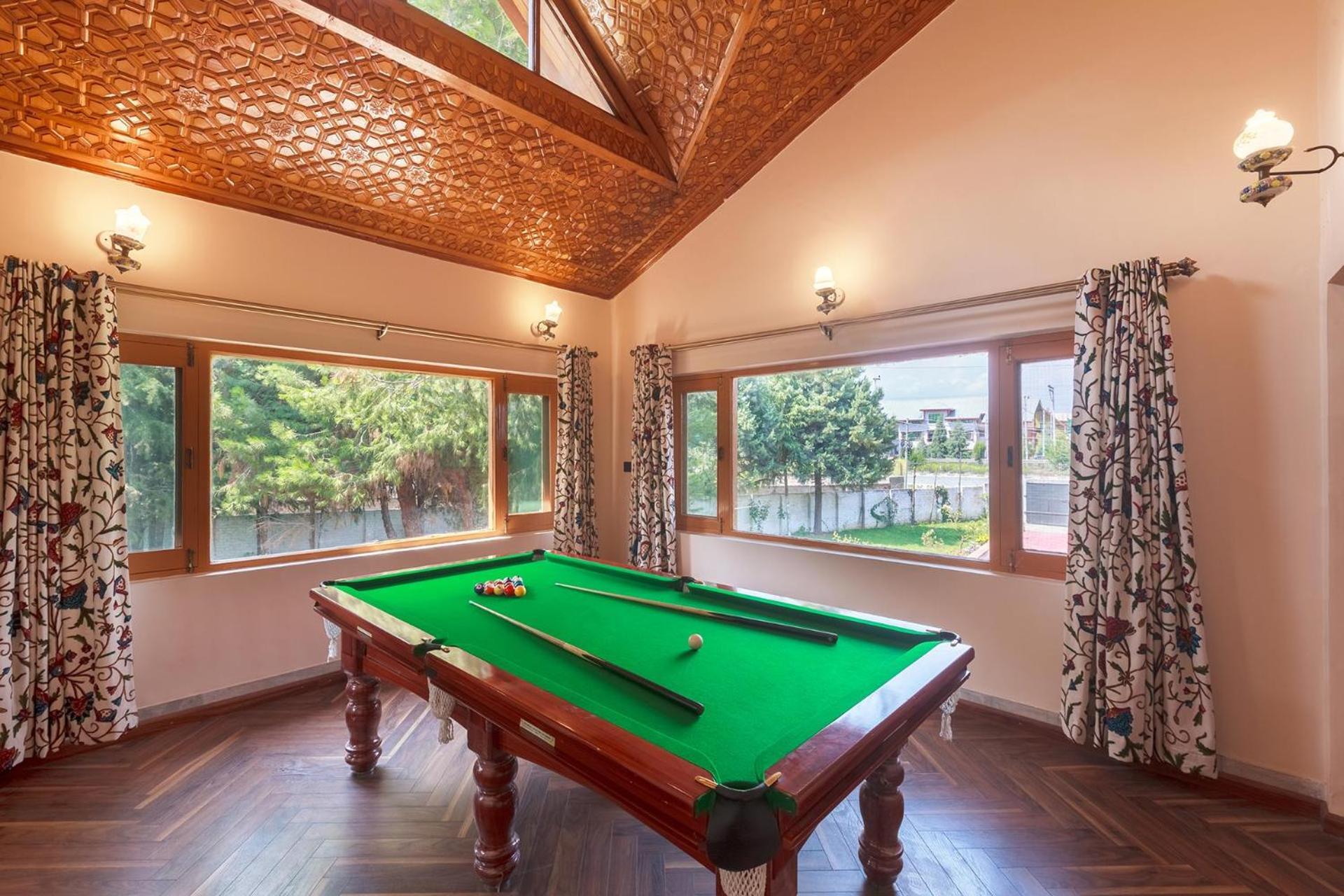 Stayvista At Pinewood Villa - Pet Friendly Villa With Lawn & Pool Table Srinagar  Exterior photo