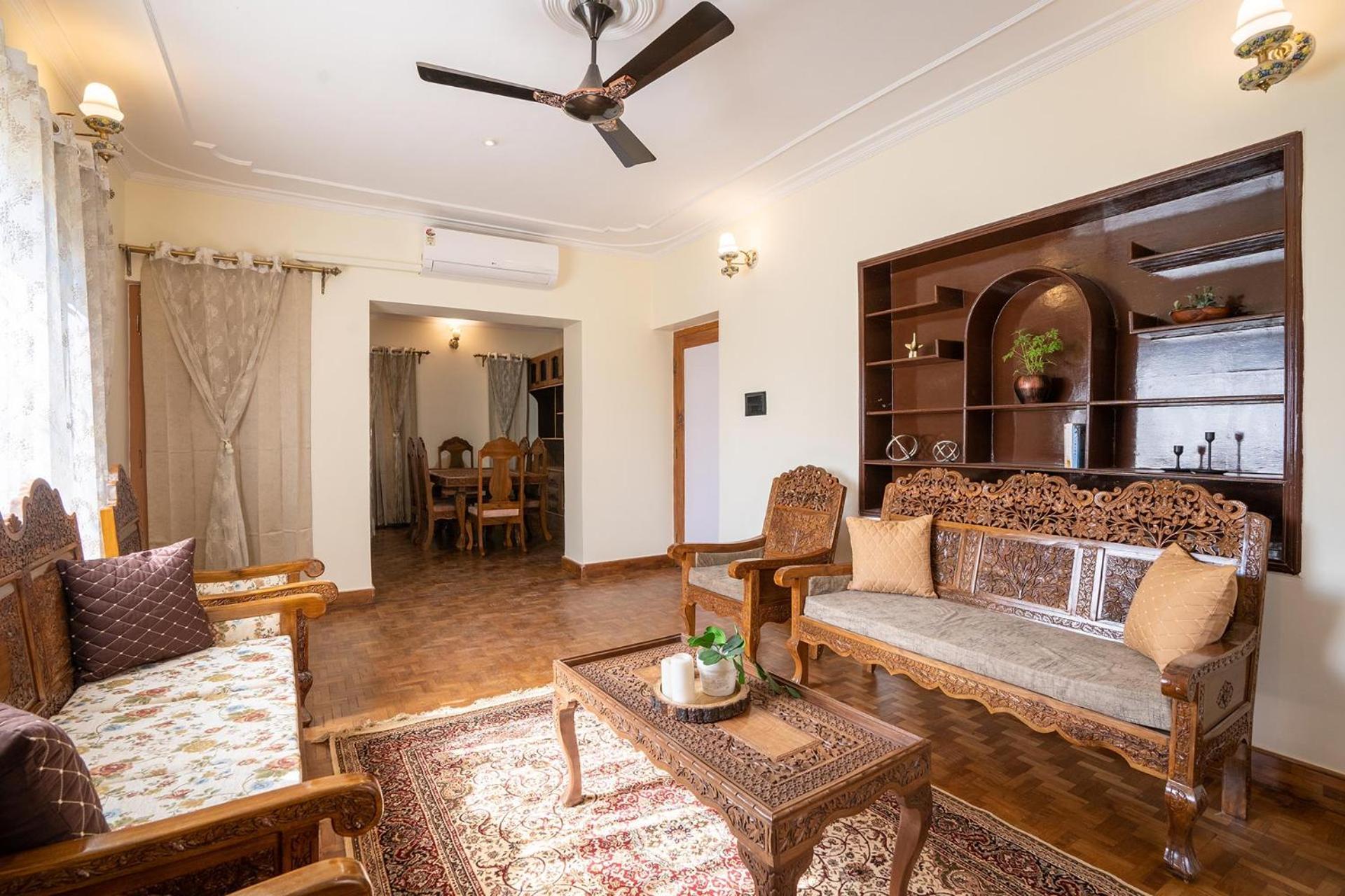 Stayvista At Pinewood Villa - Pet Friendly Villa With Lawn & Pool Table Srinagar  Exterior photo