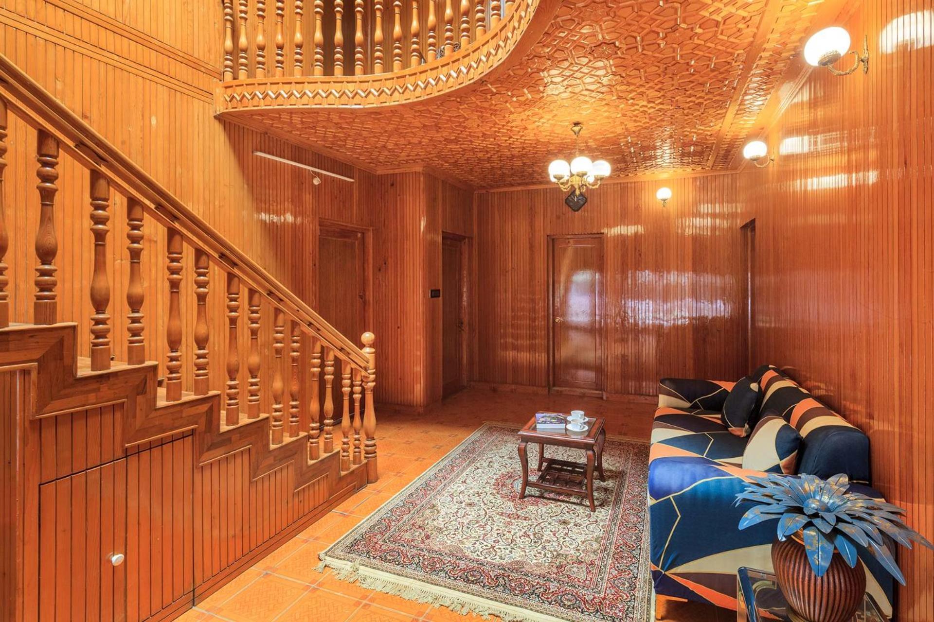 Stayvista At Pinewood Villa - Pet Friendly Villa With Lawn & Pool Table Srinagar  Exterior photo